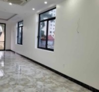 Bán nhà mặt phố Quán Thánh, 56m2, 6 tầng thang máy, nhỉnh 35 tỷ, vỉa hè rộng, kinh doanh đỉnh