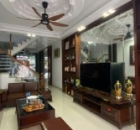 Bán nhà 4 tầng Nguyễn Văn Linh - Có sân vườn tiểu cảnh