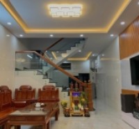 Bán nhà mặt phố Q.9, 105m2, 4 tầng, 6PN, 6 WC, sổ hồng. Giá chỉ 7.5 tỷ