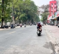 bán nhà Ngọc Lâm, 2 mặt ngõ, ôtô vào nhà, mặt tiền 8.4m, gần vườn hoa bến xe