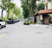 Biệt thự khu đô thị Việt Hưng, 240m x 4 tầng, mặt tiền 13m, khu vực cực sầm uất, kinh doanh ngày đêm