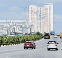 nhà lô góc mặt phố Long Biên, 100m, mặt tiền 7.3m, ôtô 2 chiều