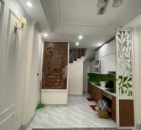 Bán nhà Phố Trạm - 48m2 - ngõ thông - ô tô - chỉ 6.1 tỷ