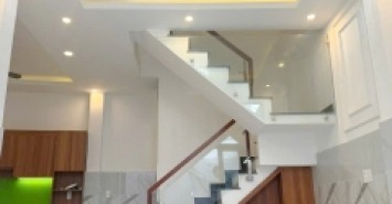 Nhà 2 lầu NH6.5m ngay chợ Ba Đình 5p qua Q1,5 P10Q8 P.Chánh Hưng