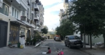 Lê Văn Khương - Q12 - Hẻm tải - 54m(4x12.5) - 4 tầng - giá 5 tỷ.