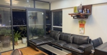 Bán căn Chung cư phố Cầu Giấy. DT 96m, 2n2vs, Full đồ, giá 4,7 tỷ