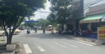 Giảm sốc 1 tỷ Nhà MT C2 Q.TP . Vị Trí quá đẹp, vừa ở vừa kinh doanh tốt, thu nhập cao.Giá chỉ : 7.5 tỷ