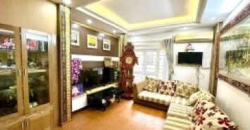 QUẬN ỦY CẦU GIẤY NHÀ 5 TẦNG lung linh DÂN XÂY 42m2 -mt4m 5.x tỷ