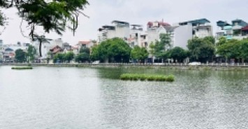 bán nhà mặt hồ Bồ Đề, diện tích 226m, mặt tiền 12m, 2 thoáng, full thổ cư