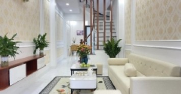 BÁN NHÀ LẠC LONG QUÂN ,GẦN PHỐ ,VÀI BƯỚC CHÂN RA  HỒ TÂY LỘNG GIÓ62M x 5TẦNG 7,9TỶ