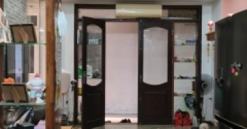 Bán nhà Phố Chùa Láng 1 nhà ra phố KD 42m 5Tg MT 5,2m nhỉnh 4,5 tỷ.