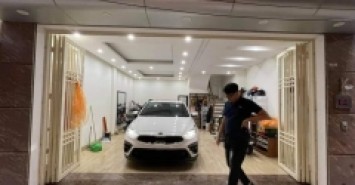 BÁN NHÀ PHỐ HOA BẰNG, DT 42M, 5 TẦNG, MT 5.5M, GARA Ô TÔ, KD, GIÁ NHỈNH 8 TỶ.