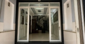 Bán nhà gần Lạc Long Quân 70m2, 4 tầng BTCT, 4 phòng ngủ, giá 8.3 tỷ
