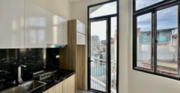 Siêu dòng tiền 2.3 tỷ/năm. Nhà phố Lạc Long Quân 5m oto đỗ, 20m ra mặt phố, 100m ra hồ Tây.