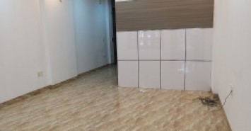 Cho thuê nhà Trần Vỹ, 120m2, 4 tầng, 20 triệu làm chuyển phát nhanh, văn phòng.