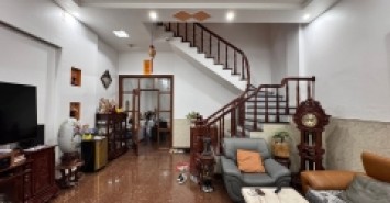 Bán nhà mặt phố Hàm Long, 65m2, mặt tiền 5.7m, 59.5 tỉ, vị trí đẹp, kinh doanh đỉnh, pháp lý chuẩn
