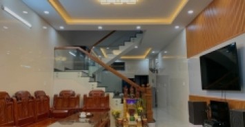 Bán nhà mặt phố Q.9, 105m2, 4 tầng, 6PN, 6 WC, sổ hồng. Giá chỉ 7.5 tỷ