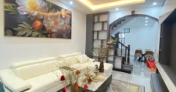 BÁN PHÂN LÔ NGUYỄN CHÍ THANH  45Mx5T, MT 4M - OTO VÀO NHÀ - 1 NHÀ RA MẶT PHỐ