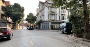 biệt thự lô góc Việt Hưng, 3 thoáng, vỉa hè rộng, ôtô tránh, view công viên cây xanh