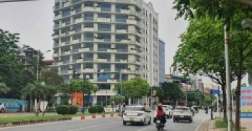 nhà lô góc mặt phố Long Biên, 75m x 5 tầng, MT 19m, gần bệnh viện Tâm Anh