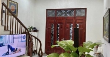 Bán nhà Khương Đình hơn 5 tỷ 43m2, 5T cách phố vài bước, sân để xe rộng