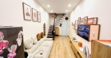 NHÀ ĐẸP KIM NGƯU, PHÂN LÔ, Ô TÔ GẦN, KHU DÂN TRÍ CAO, Ở SƯỚNG 38m x 4T, NHỈNH 4 TỶ