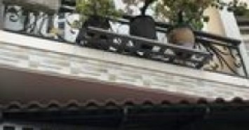 Chủ kẹt tiền cần bán gấp nhà 2 lầu đường Lê Thị Riêng, quận 12, hẻm xe hơi, giá chỉ 950 triệu !