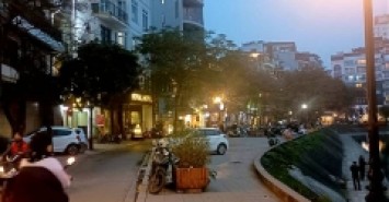 Bán Nhà Mặt Phố Đường La Thành Quận Ba Đình. 90m Xây 5 Tầng Mặt Tiền 5.4m Nhỉnh 30 Tỷ. Cam Kết Ảnh Thật Mô Tả Chính Xác. Chủ Thiện Chí Cần Bán Nhanh. 2052