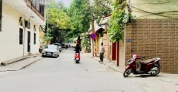 104m Mặt Tiền 9m Nhỉnh 14 Tỷ Phân Lô Ô Tô Dừng Đỗ Ngày Đêm Trung Tâm Quận Cầu Giấy. Khu Vực Dân Trí Cao An Ninh Tốt. Chủ Nhiều Nhà Bán Bớt Chia Tiền Cho Con.