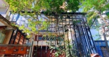 Nguyễn Ngọc Vũ, ô tô đỗ cửa, nhà đẹp gỗ lim, sân vườn, 62m2, 9.9tỷ