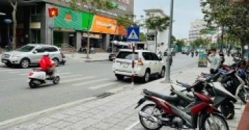 Ngọc Khánh Ba Đình Ô tô Lô góc Kinh doanh, 40m, 5 tầng,10 tỷ, để lại full nội thất