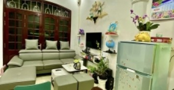 P/LÔ CÁN BỘ CẠNH ĐỀN LỪ SỔ ĐỎ NỘI THẤT VIP 35Mx5 TẦNG GIÁ NHỈNH 3 TỶ