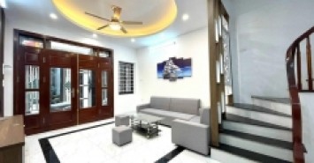 Nhà Nguyễn Văn Linh già 3 tỷ 5 tầng đẹp long lanh Ô Tô đỗ cổng Hàng Xóm Vinhome Riverside.