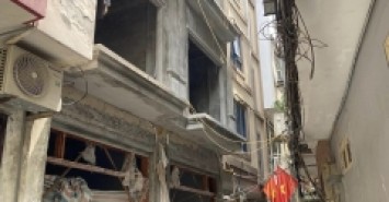 Hoàng Ngân nhà mới 5 tầng ngõ rộng giá 4.8 tỷ