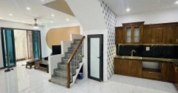 Nhà đẹp Hào Nam, 4 tầng, 57m2, 3 thoáng, ngõ rộng thông, cách mặt phố vài bước, bán 5.59 tỷ