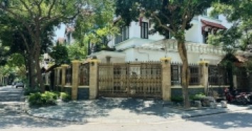 BIỆT THỰ SÂN VƯỜN VIỆT HƯNG- ĐẲNG CẤP - LÔ GÓC - Ô TÔ TRÁNH - NỘI THẤT ĐẸP, SANG TRỌNG - AN SINH ĐỈNH