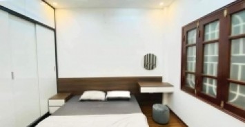 nhà thụy khuê - ngõ rộng sạch sẽ 

nhà ra mặt ngõ ô tô đỗ 10 m