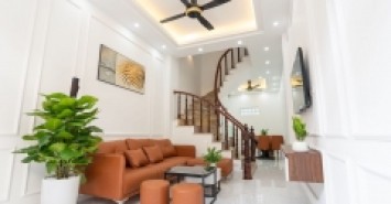 Nhà đẹp Phố Minh Khai, hai mặt thoáng, ngõ thông, ở là sướng. Diện tích 36m, 4 tầng nở hậu.