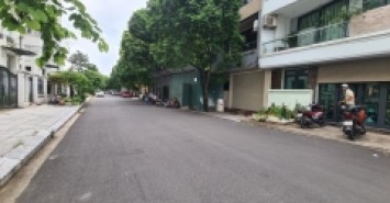 PHÂN LÔ VÕ CHÍ CÔNG TÂY HỒ 13.5 TỶ 50M MT 5.8M ĐƯỜNG 10M HÈ 2M THANG MÁY KD & VĂN PHÒNG
