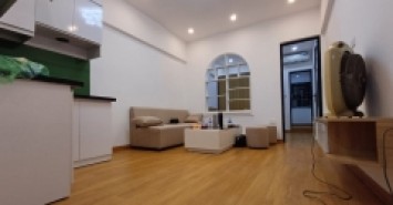 Bán căn hộ tập thể Nguyễn Chí Thanh 50m2 tầng 2 2 ngủ đủ nội thất giá 1.68 tỷ