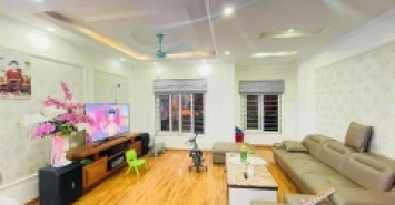 Nhà đẹp dân xây 5 tầng . ngõ thông lô góc DƯƠNG QUẢNG HÀM . Ở hay cho thuê đều tuyệt vời . giá 9.6 tỷ