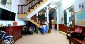 BÁN NHÀ PHỐ TRẠM Ô TÔ TẢI CHẠY VÒNG QUANH THÔNG CÁC NGẢ TÁI ĐỊNH CƯ PHỐ TRẠM- CỔ LINH- BÁT KHỐI
- DT 54M, MT 5M GIÁ CHÀO 4,8 TỶ THƯƠNG LƯỢNG MẠNH