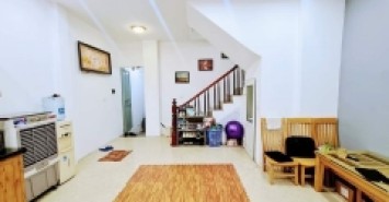 BÁN NHÀ HỘ KHẨU HAI BÀ TRƯNG Ô TÔ ĐỖ CỔNG 30Mx5 TẦNG NHỈNH 3 TỶ