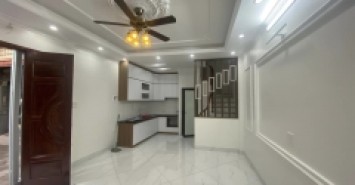 NHÀ SIÊU ĐẸP ,TRẦN CUNG NHÀ XÂY 5 TẦNG ,GẦN BỆNH VIỆN