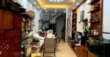 IÊU PHẨM TRỞ LẠI  - NHÀ CHỦ TỰ XÂY  ĐẸP TUYỆT VỜI - NỘI THẤT ĐỒ GỖ TOÀN GỖ THỊT CHỦ TẶNG LẠI 90% NỘI THẤT KÈM HỆ THỐNG LỌC NƯỚC ĐẲNG CẤP- 2 THOÁNG - NGÕ BA GÁC RỘNG SẠCH - CÁCH Ô TÔ ĐỖ CHỈ 25M.
 Phan Đình Giót  32 m2 4  tầng  nhỉnh 3 tỷ Hà Đông 
+ Nhà nằm ở vị trí cực đẹp, ngõ ba gác thoáng sạch, yên tĩnh, hàng xóm tình cảm, cách ô tô đỗ chỉ tầm 25m
