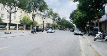 Hàng Xóm Quận Ủy Hoàng Mai, Mặt Phố Bùi Huy Bích, 100m, Mt 6.48m. Giá 22 tỷ.