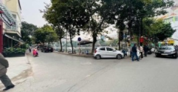 mặt phố Trần Hữu Tước oto tránh vỉa hè kinh doanh đủ loại 100m chỉ 7.6 tỷ