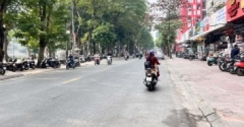 bán nhà Ngọc Lâm, 2 mặt ngõ, ôtô vào nhà, mặt tiền 8.4m, gần vườn hoa bến xe