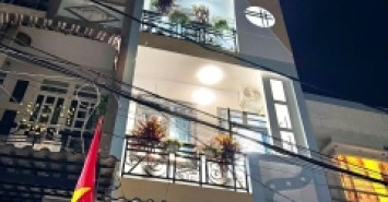 Nhà đẹp 3 lầu Full nội thất, giá tốt quá, ngay trường học Phan Châu Trinh, hẻm 5m