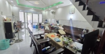 Bán nhà mặt phố Q.9, 82m², 4PN, 4WC, 6.4 tỷ, sổ hồng